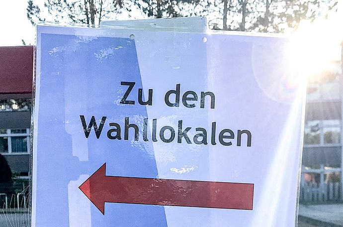 Am 9. Juni 2024 finden die Europawahl und die Abstimmung zur Abwahl des Bürgermeisters statt. Für die Abgabe der Stimmen stehen am Sonntag, 9. Juni, die bekannten 16 Wahllokale von 8 bis 18 Uhr offen. Foto: Stadt Wedel/Kamin