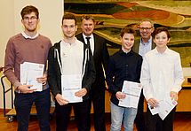 Mit allen Wassern gewaschen: die Segler Philipp Buhr (von links) Yannik Cohla, Yannik Büchele und Valentin Masus.