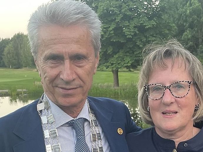 Der neue Präsident Euge Dumitrescu und Past-Präsidentin Annette Roth-Kröger.