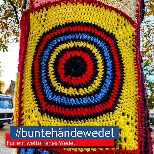 Dieses Bild kann als Zeichen für ein weltoffenes Wedel kostenlos geteilt werden - gern mit dem Hashtag #buntehändewedel. Foto: Stadt Wedel/Kamin