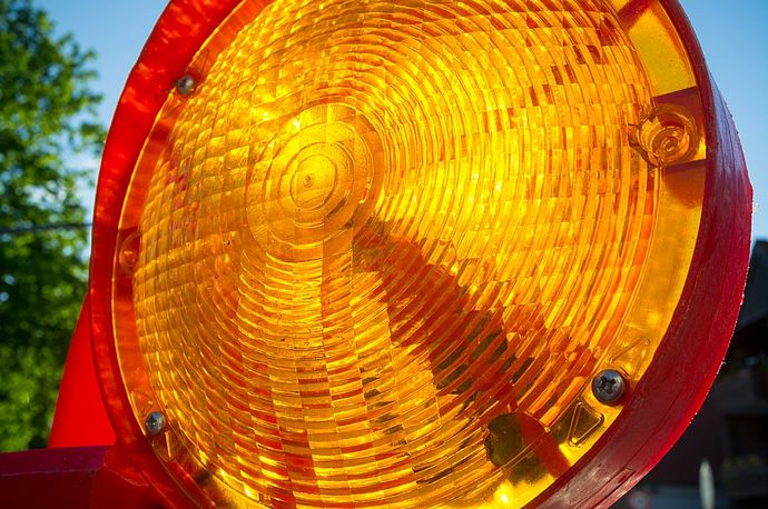 Während der notwendigen Sperrung der Pinneberger Straße aufgrund von Kanalsanierungsarbeiten vom 8. bis 12. April 2024 wird der Verkehr in dieser Zeit in Richtung Innenstadt über den Breiten Weg und Autal umgeleitet. Archivbild: Stadt Wedel/Kamin