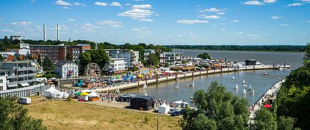 Der Schulauer Hafen während des Hafenfestes 2018 Foto: Stadt Wedel/Kamin