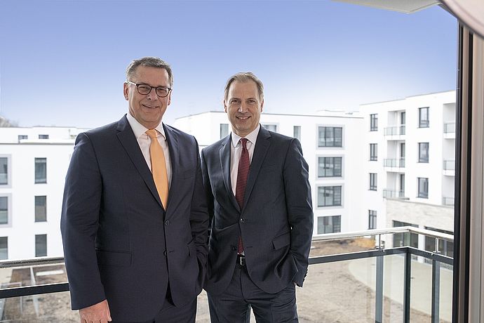 Sind stolz auf Neubau und Modernisierungen: die Adlershorst Vorstände Uwe Wirries (links) und Hendrik Pieper.