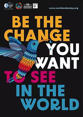 Bild von der Homepage "unwater". In Bunterschrift ist folgender Text geschrieben: "Be the change you want to see in the world"