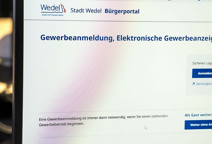 Für die Gewerbeanmeldung und viele weitere Behördendienstleistungen ist kein Gang ins Rathaus mehr erforderlich. Wedel.de gibt eine Übersicht über die bereits verfügbaren Online-Serviceleistungen. Foto: Stadt Wedel/Kamin 