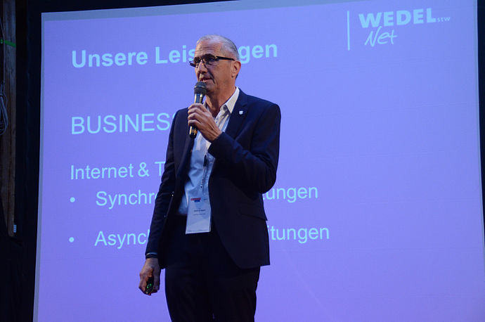 Stadtwerke-Geschäftsführer Adam Krüppel informierte das Publikum über die Schnelles-Internet-Projekte seines Unternehmens.