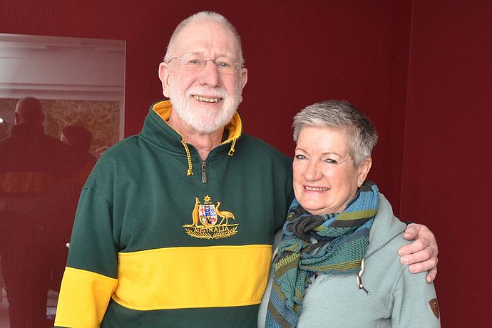 Gregor und Vera Karpeljuk sind bester Stimmung - denn sie wandern nach Australien aus. Foto: Frenzel 