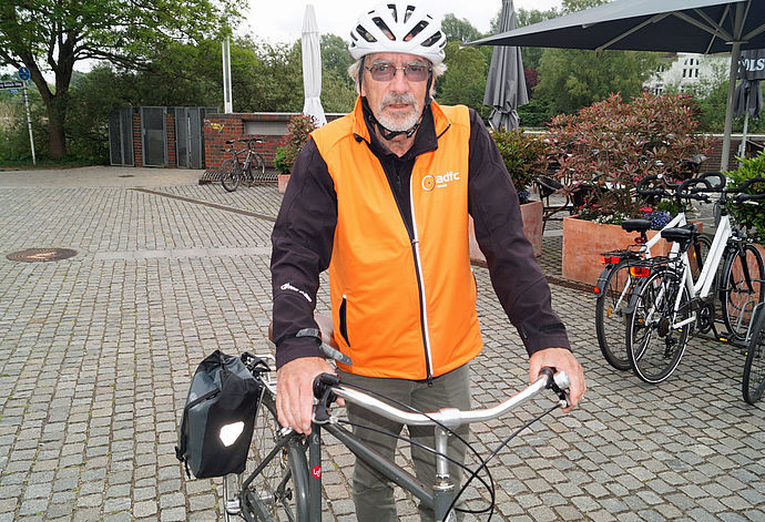 Dr. Andreas Haemisch von der ADFC Ortsgruppe Wedel möchte eine Verbesserung der Fahrradinfrasruktur in der Region erreichen. (Fotos:Danehl)
