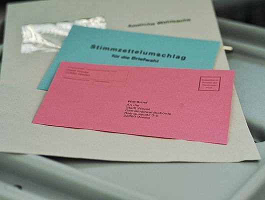 Ab dem 4. April kann per Post, im Rathaus oder am schnellsten online die Briefwahl beantragt werden. Symbolfoto: Stadt Wedel/Kamin