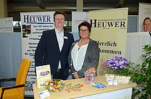 Florian Heuwer und Stephanie Haffki beschrieben die Vorzüge des Seniorenpflegeheims Heuwer, das sich besonders durch eine familiäre Athmophäre auszeichnet. 