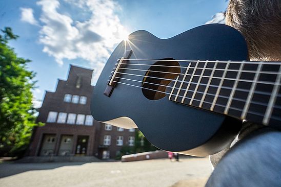 Die MusicBox - ein Bereich für Straßenmusik in Wedel - wird auf dem Rathausplatz in Wedel am Samstag 21. September eingeweiht. Foto: Stadt Wedel/Kamin
