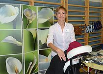 Ahhh, wie angenehm! Ellen Bräuner massierte gleich vor Ort fiese Verspannungen weg.