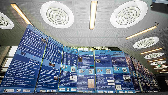 Eine Ausstellung im Wedeler Rathaus zeigte die deutsch-französische Annäherung nach dem Zweiten Weltkrieg. Foto: Stadt Wedel/Kamin