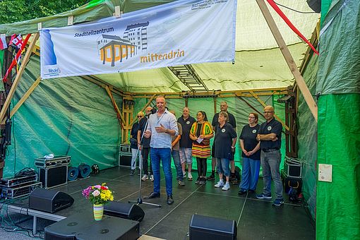Rainer Bleuel vom Stadtteilzentrum „mittendrin“ begrüßte die Gäste im Namen des ganzen AGE-Teams. Foto: Stadt Wedel/Kamin