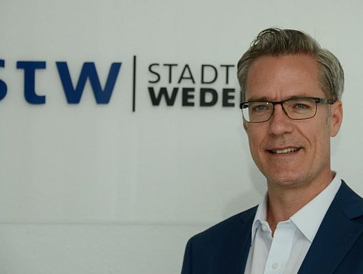 Stadtwerke-Geschäftsführer Jörn Peter Maurer: „Gerade in der Krisensituation werden die Stadtwerke Wedel die Energiemärkte weiter eng im Augen behalten.“