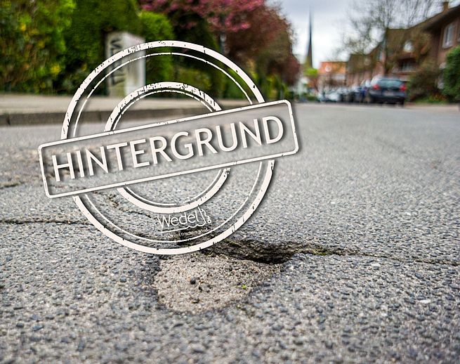 Das Straßenbau-Team des Bauhofes der Stadt Wedel bessert aktuell möglichst schnell Schlaglöcher in Wedeler Straßen zumindest provisorisch aus. Allerdings erfordert die große Zahl der Schlaglöcher eine Schwerpunktsetzung. Foto: Stadt Wedel/Kamin