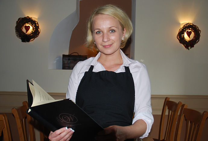 Sylwia Kienhorn vom Restaurant "Wedeler Wassermühle" und ihre Küchencrew haben für die kommenden Wochen Leckeres zum Mitnehmen vorbereitet.