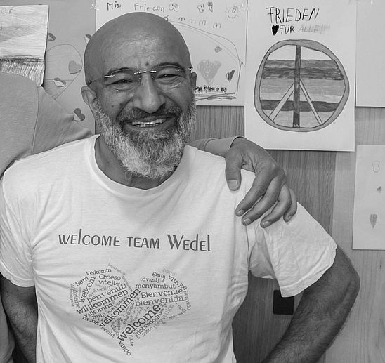 Hüseyin Inak - hier beim Willkommensfest im Johann-Rist-Gymnasium 2022 - ist verstorben. Die Stadt Wedel trauert und bedankt sich für seinen langjährigen Einsatz für die Integration von Geflüchteten. Archivbild: Stadt Wedel/Kamin