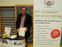 Ein Knopfdruck und die Hilfe meldet sich per Telefon und Freisprechanlage - das ud mehr berichtete Peter Strüve-Bernklau von Sonotel Alarm