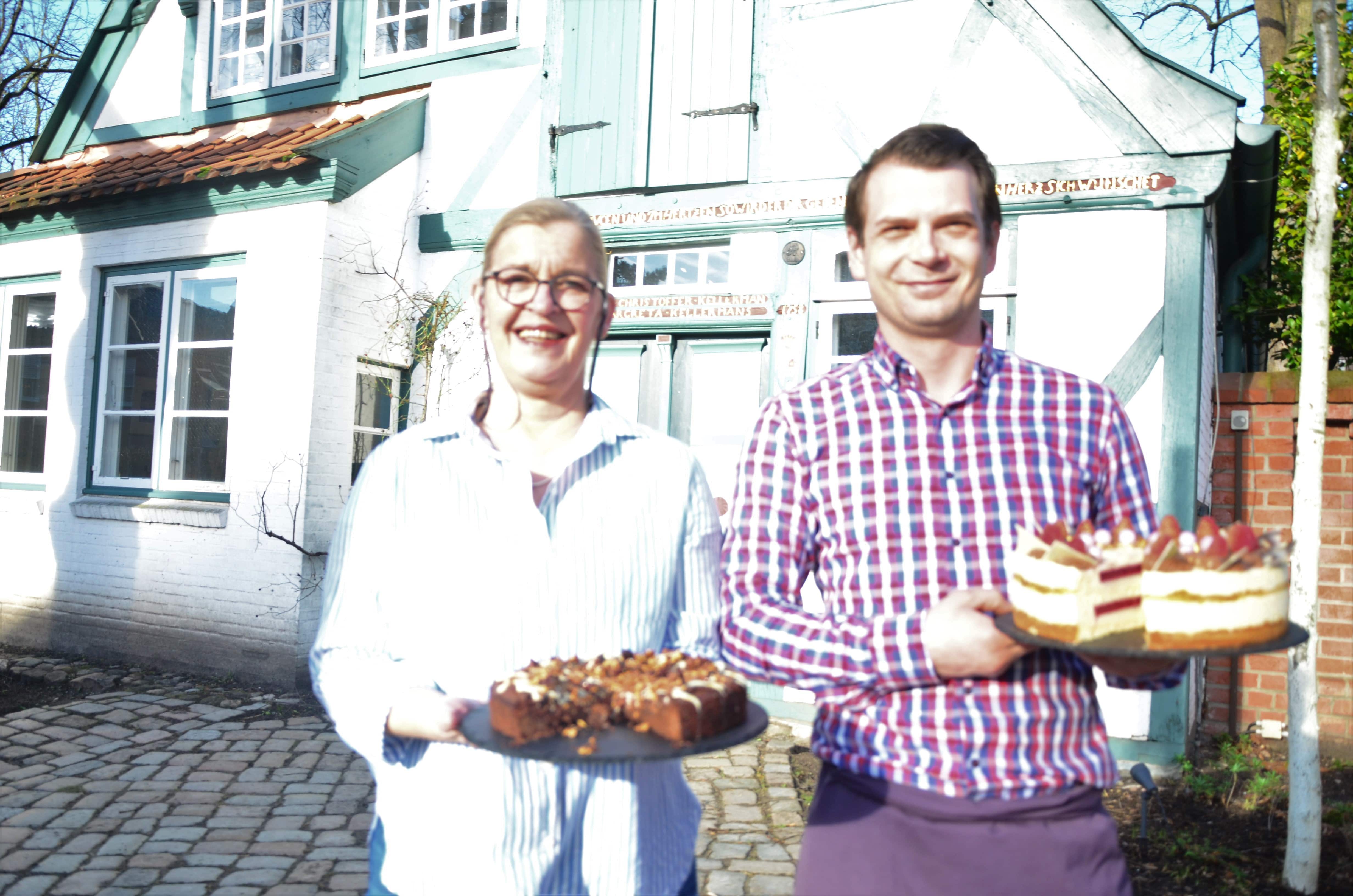 Berndt Krinkowski und Petra Maaß freuen sich mit ihren gebackenen Spezialitäten auf viele Gäste.